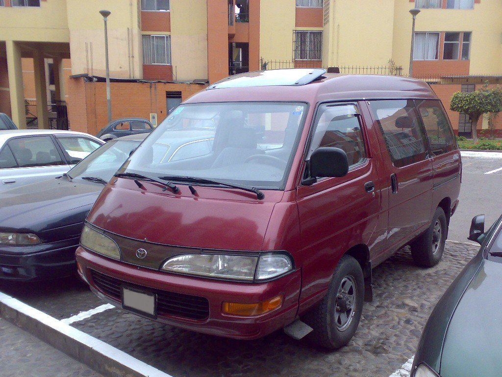 Расход газа двух комплектаций минивэна Toyota LiteAce. Разница стоимости заправки газом и бензином. Автономный пробег до и после установки ГБО.