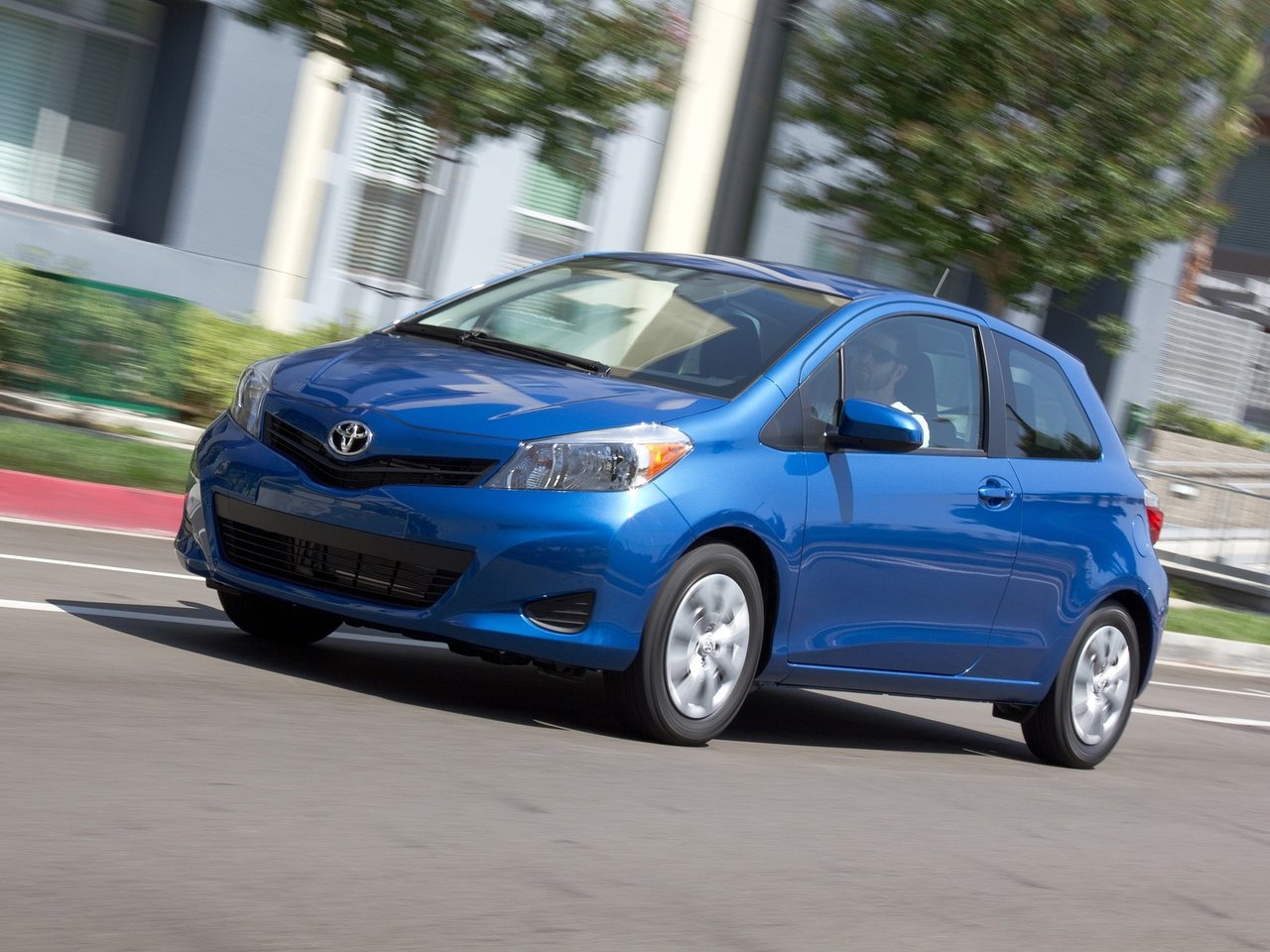 Расход газа трёх комплектаций хэтчбека три двери Toyota Yaris. Разница стоимости заправки газом и бензином. Автономный пробег до и после установки ГБО.