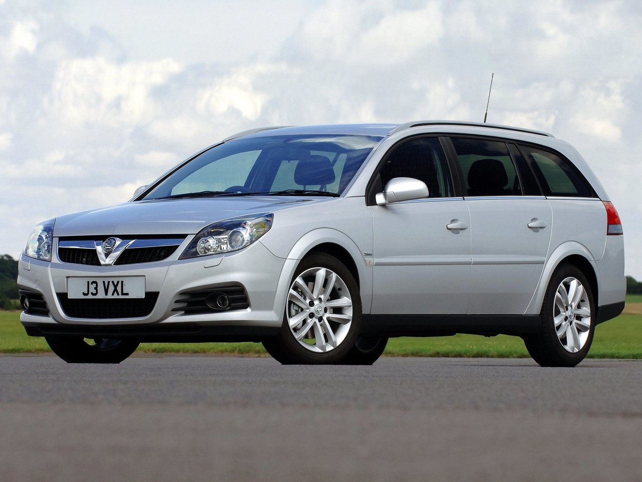 Расход газа трёх комплектаций универсала пять дверей Vauxhall Vectra. Разница стоимости заправки газом и бензином. Автономный пробег до и после установки ГБО.
