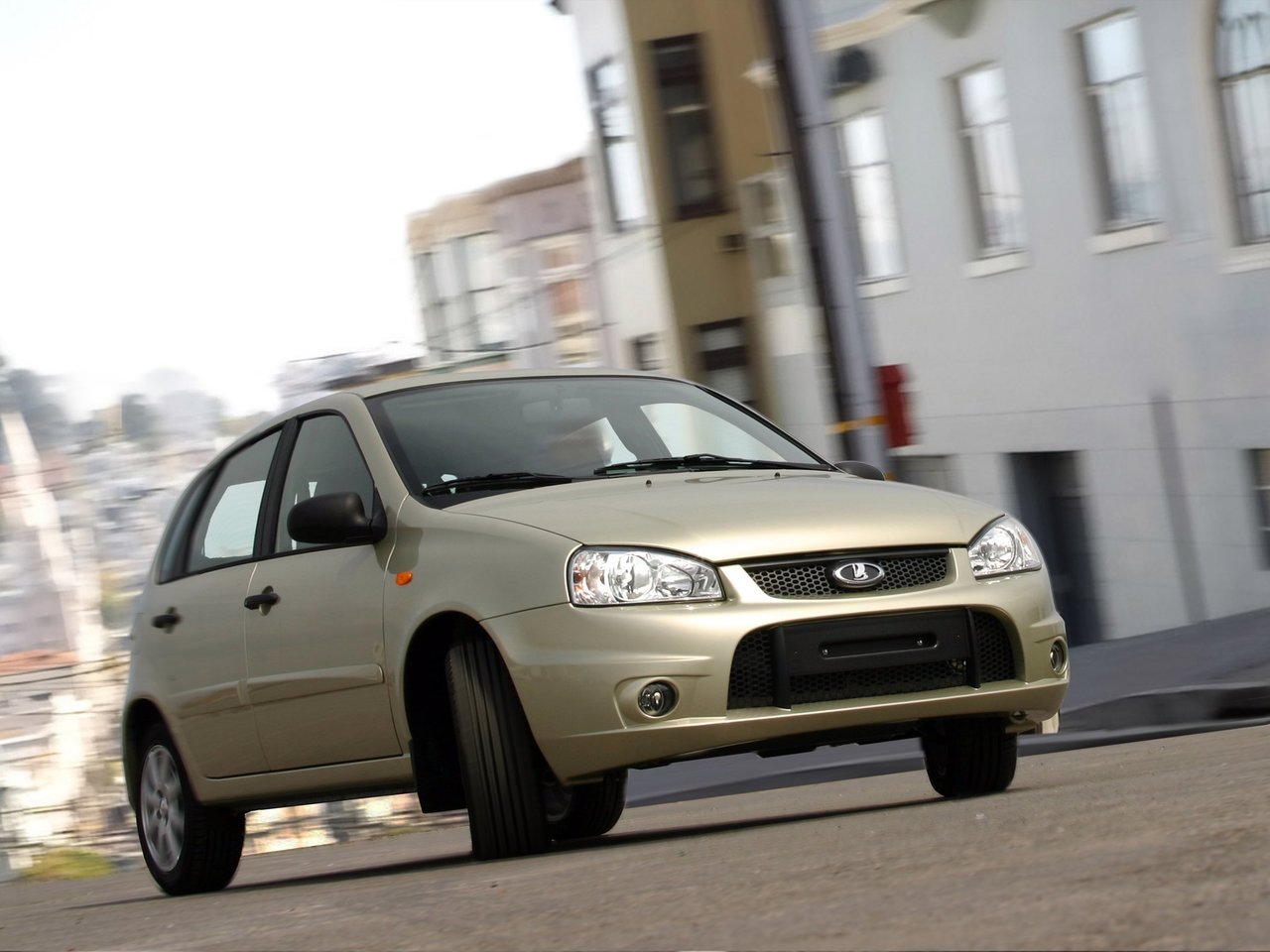 Расход газа двух комплектаций хэтчбека пять дверей Sport LADA Kalina. Разница стоимости заправки газом и бензином. Автономный пробег до и после установки ГБО.