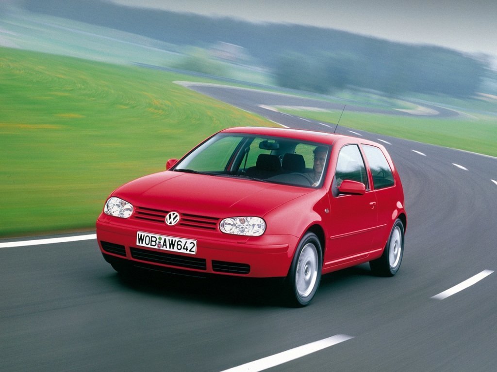 Расход газа двух комплектаций хэтчбека три двери Volkswagen Golf GTI. Разница стоимости заправки газом и бензином. Автономный пробег до и после установки ГБО.